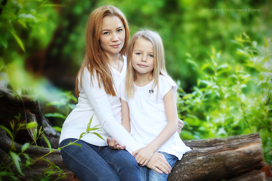 Дочка простой. Мама и дочь фотосессия на природе. Фотосет для мамы и Дочки подростка. Фотосессия мама и дочка подросток на природе. Красивая дочь подросток.